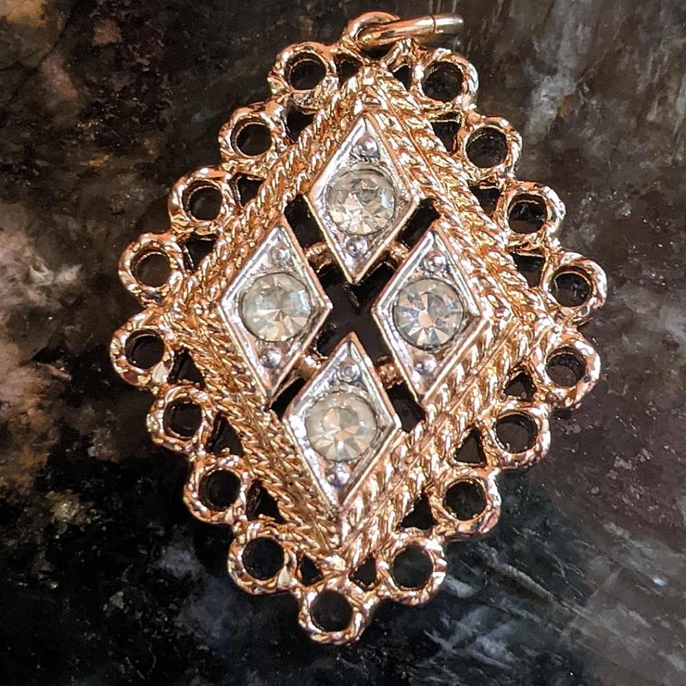 Vtg Sarah Coventry Pendant